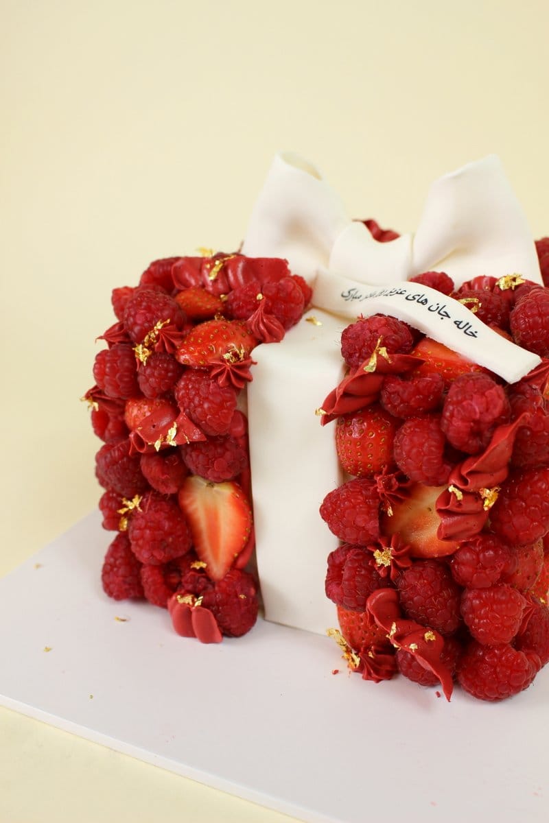 berry luxe, berry cake, ribbon cake, celebration cake. raspberry cake, bow cake